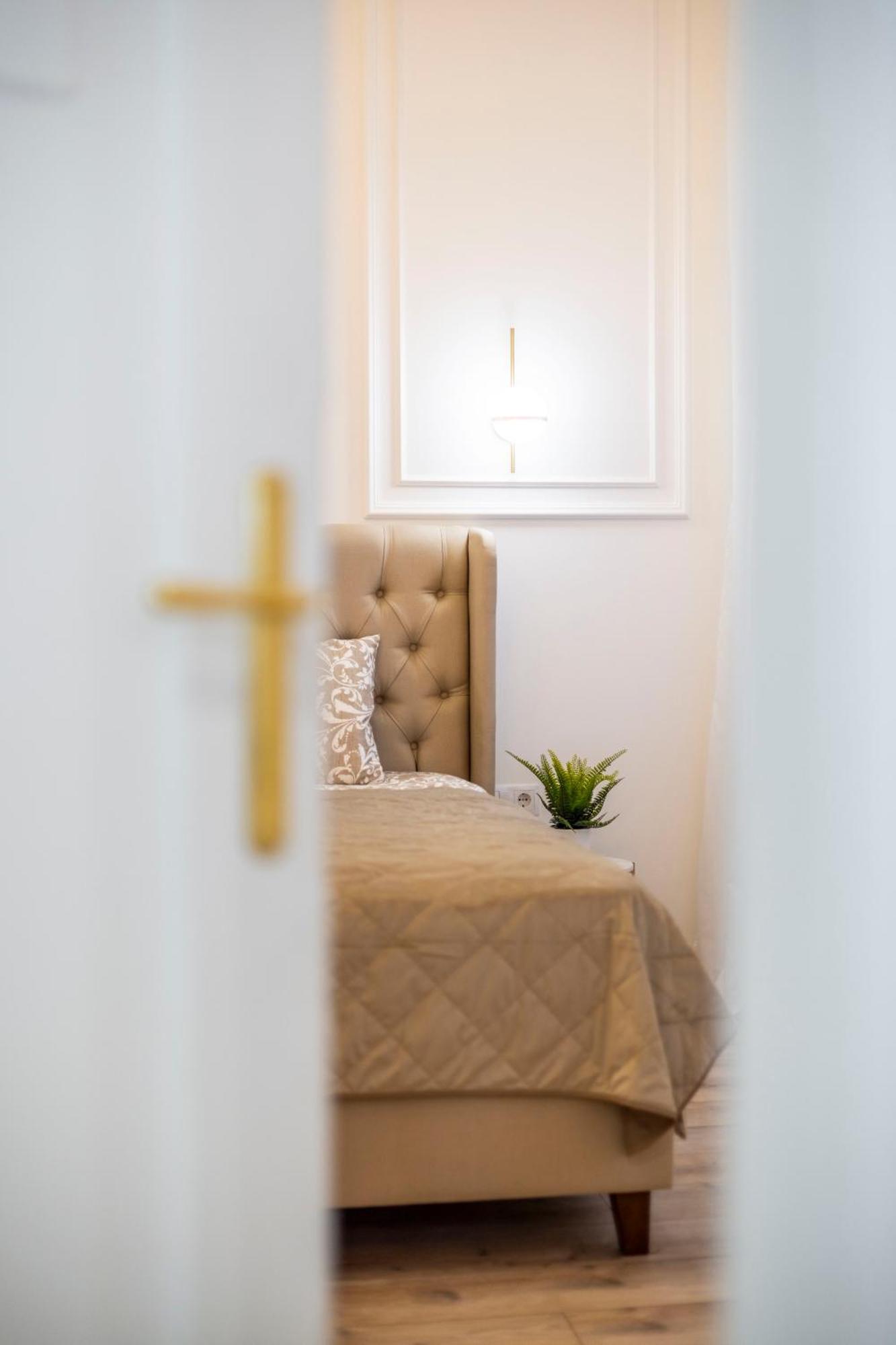 Luxurious Central 4Bedrm 3Bathrm Residence W/ Balcony Boedapest Buitenkant foto