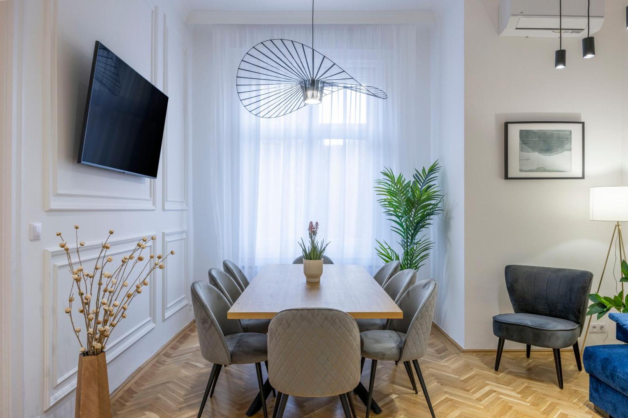 Luxurious Central 4Bedrm 3Bathrm Residence W/ Balcony Boedapest Buitenkant foto