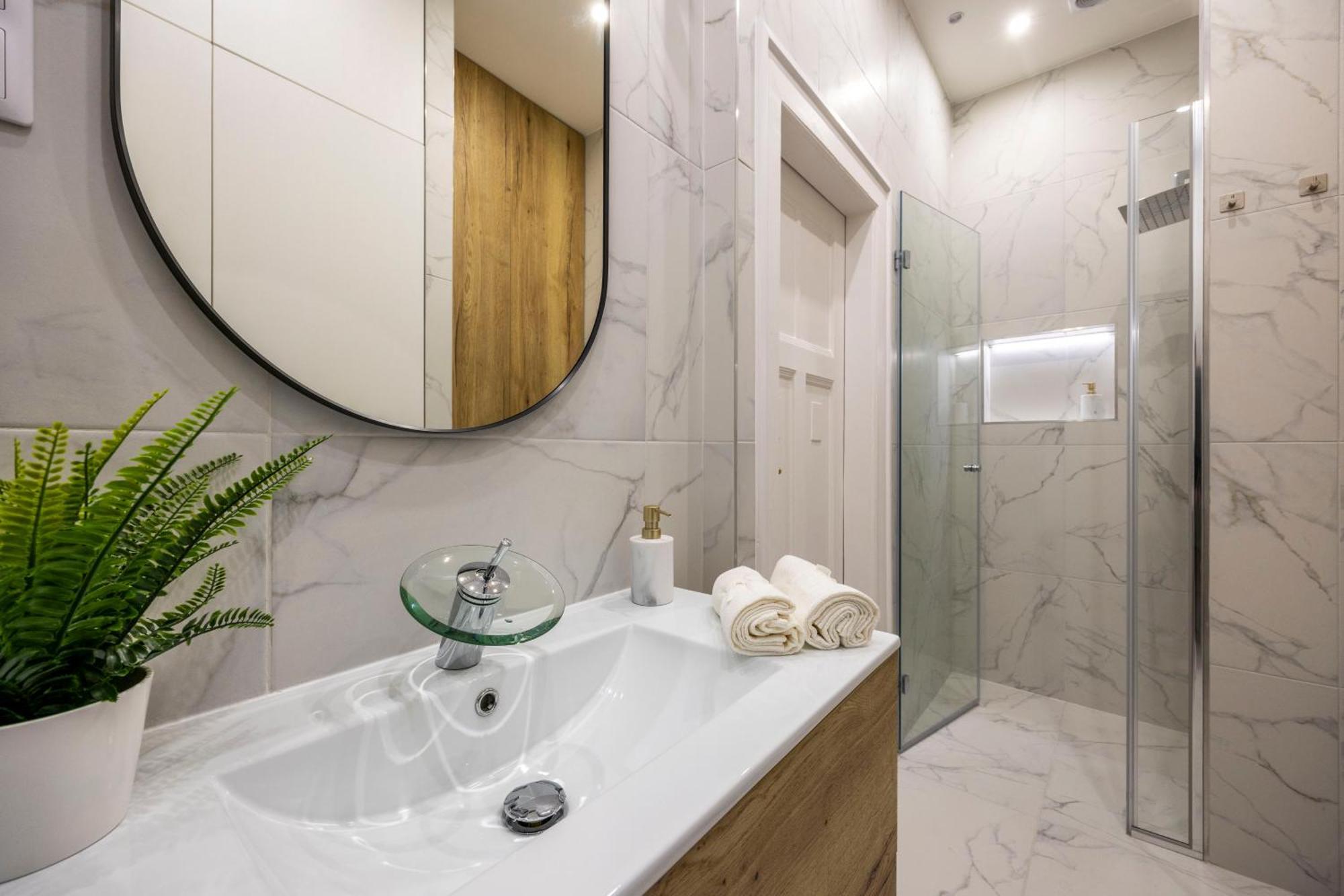 Luxurious Central 4Bedrm 3Bathrm Residence W/ Balcony Boedapest Buitenkant foto