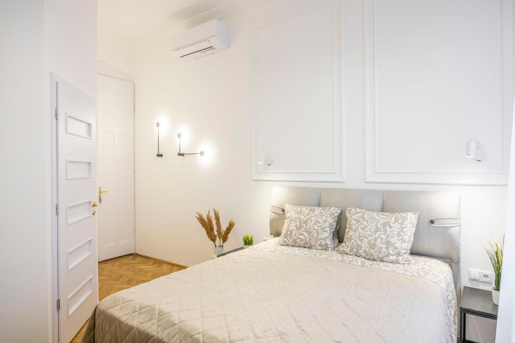 Luxurious Central 4Bedrm 3Bathrm Residence W/ Balcony Boedapest Buitenkant foto