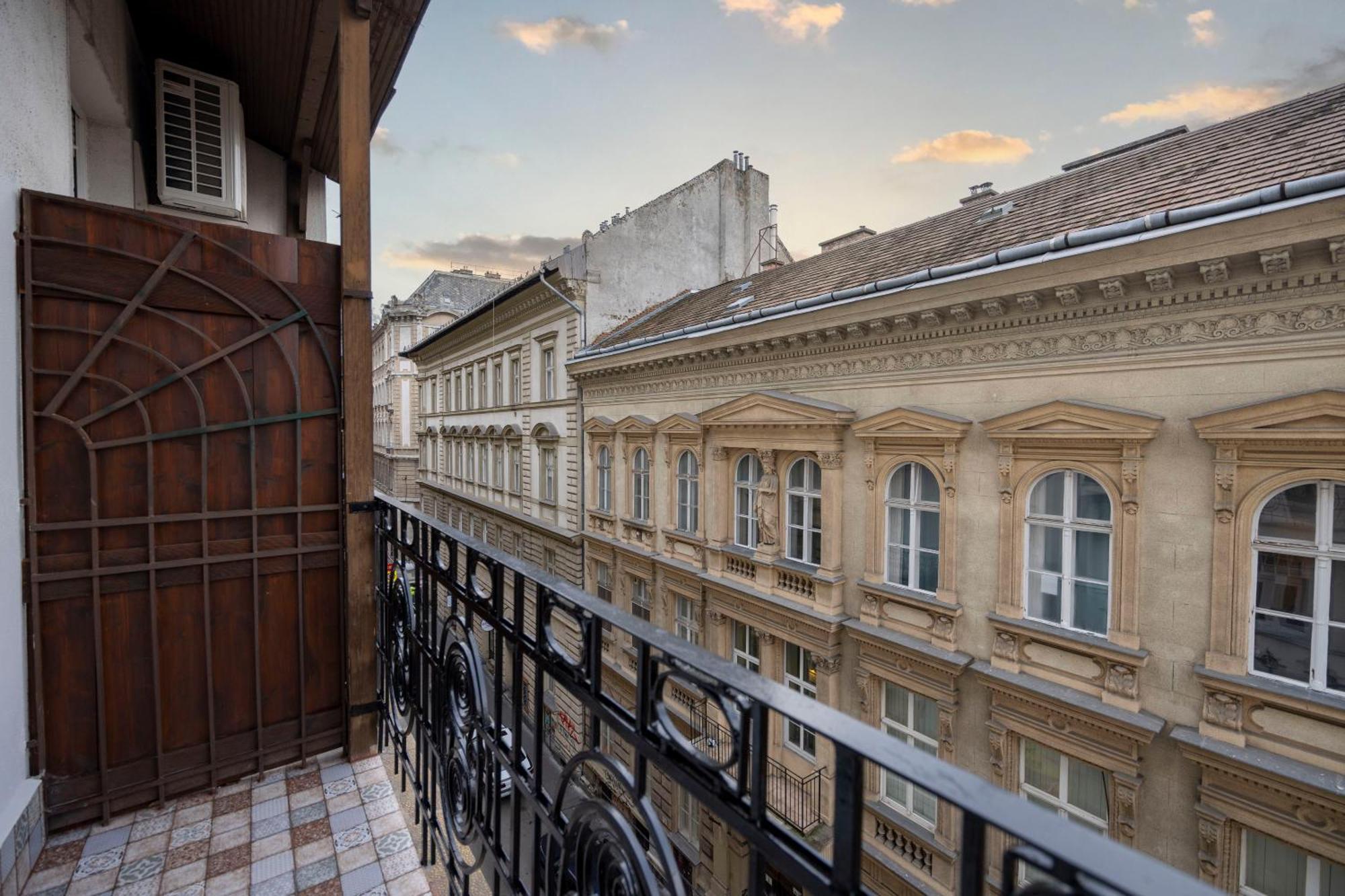 Luxurious Central 4Bedrm 3Bathrm Residence W/ Balcony Boedapest Buitenkant foto