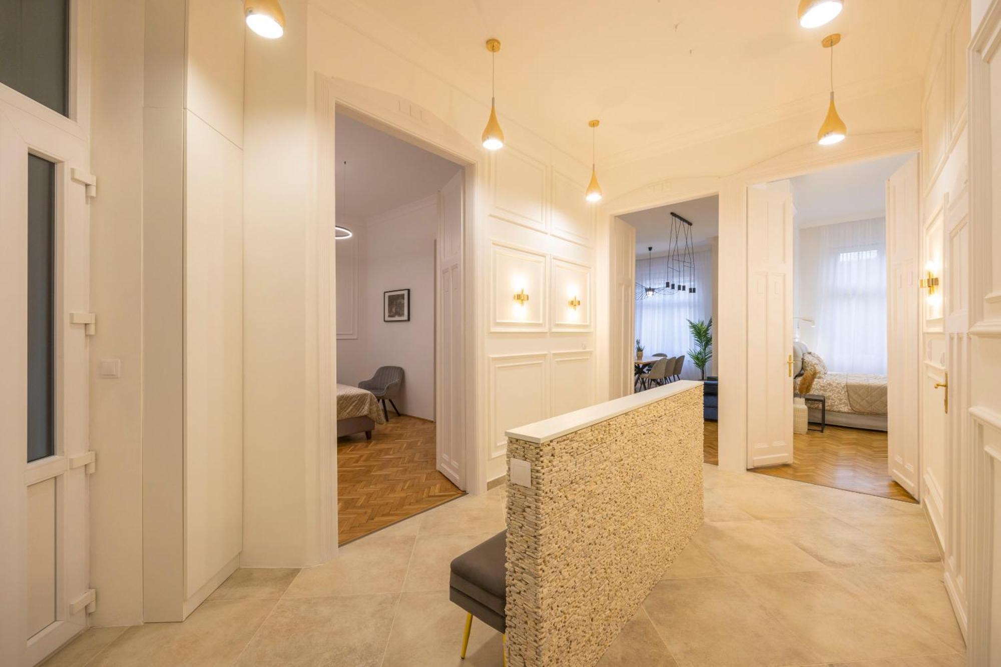 Luxurious Central 4Bedrm 3Bathrm Residence W/ Balcony Boedapest Buitenkant foto